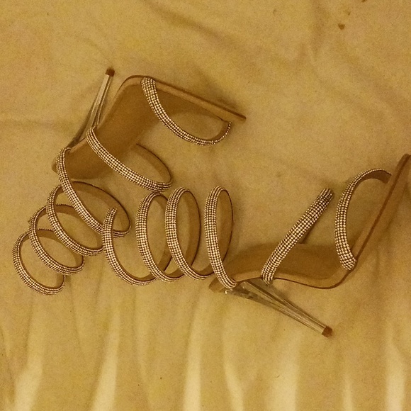 Plush 3 inch heel, wrap around crystal encrusted stiletto heel. Size 9.5 - Picture 2 of 7